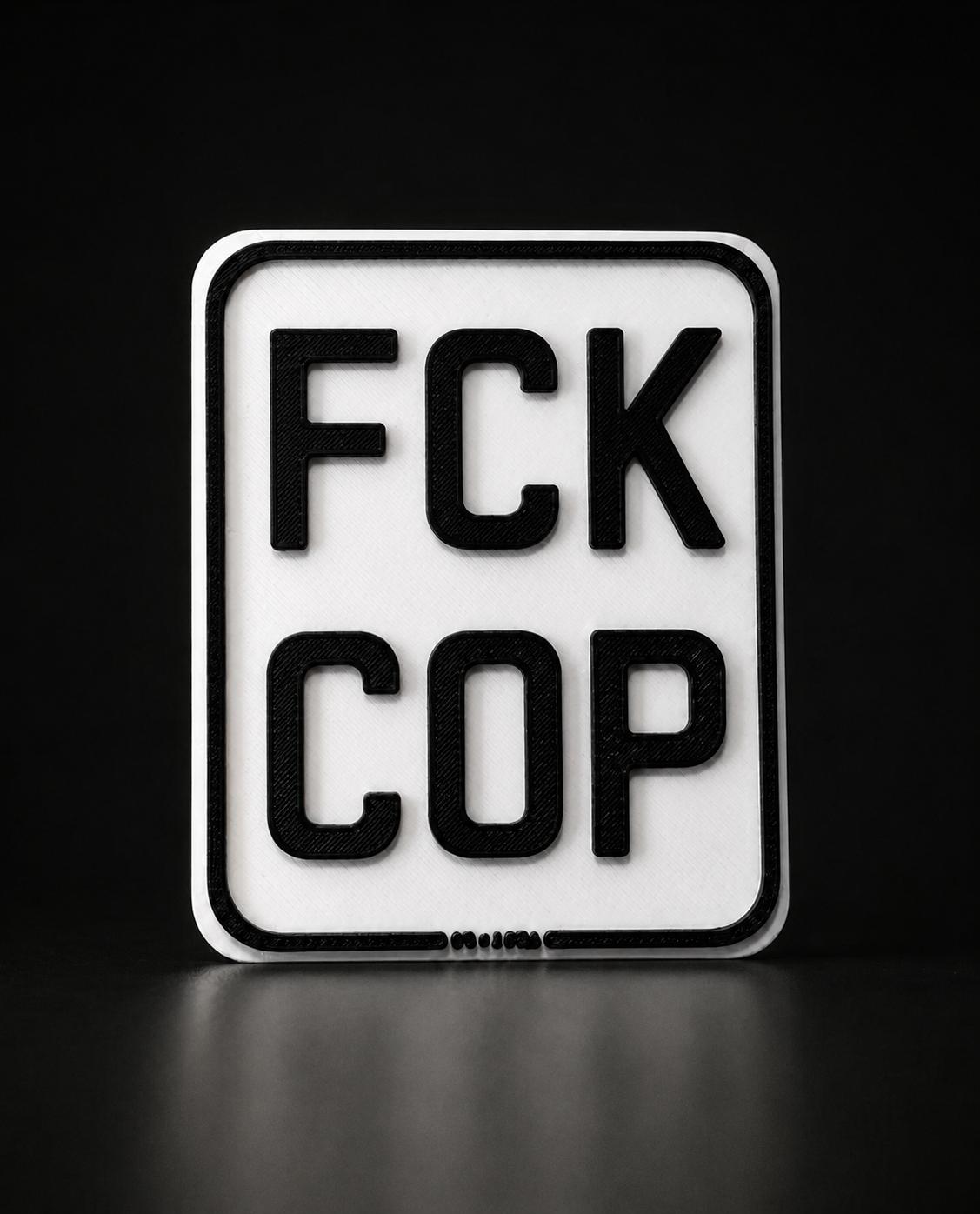3D Fun-Kennzeichen FCK COP in Schwarz-Weiß